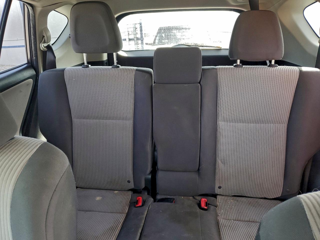 Toyota RAV4 Le Image 12