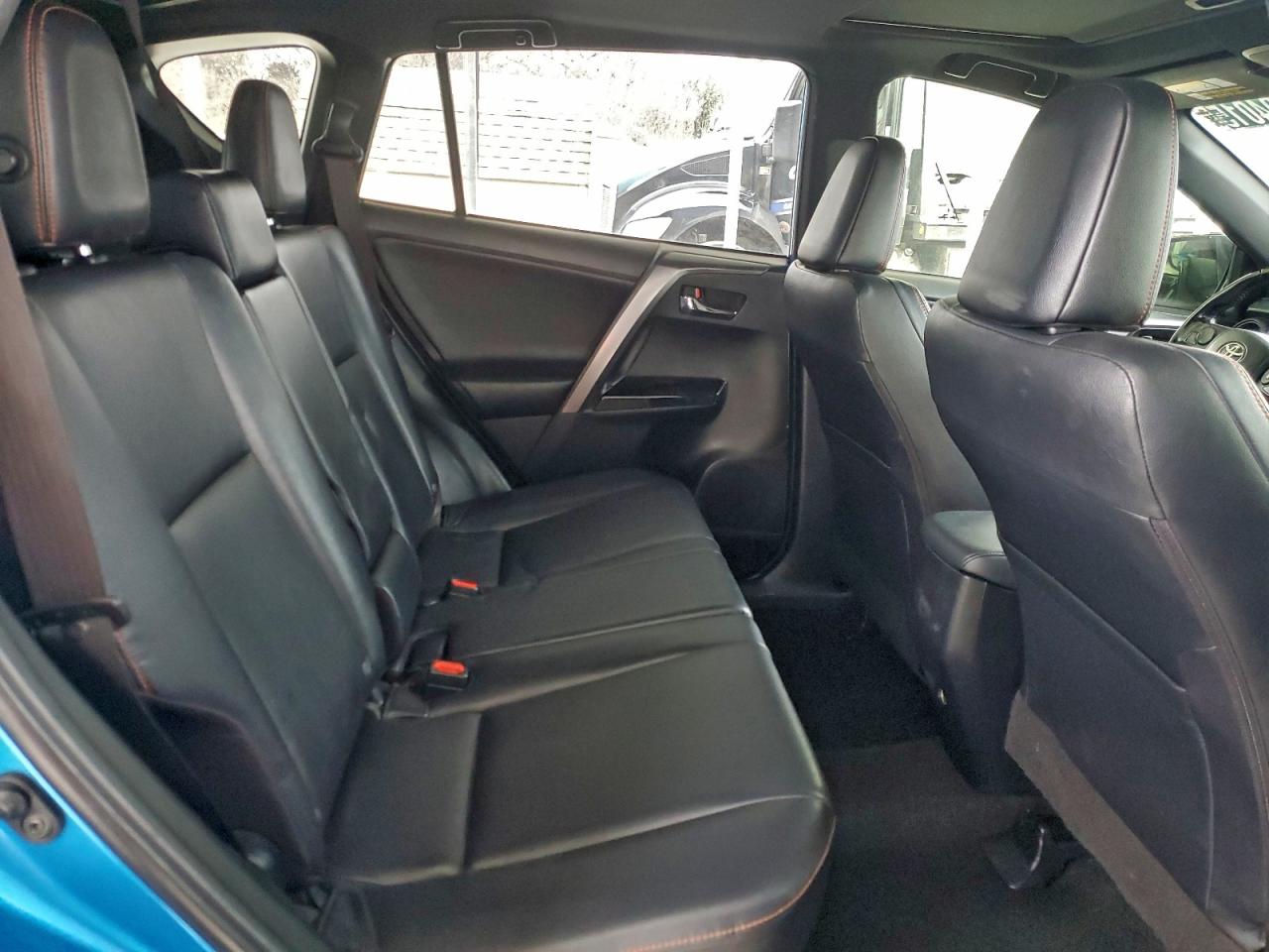 Toyota RAV4 Se Image 9