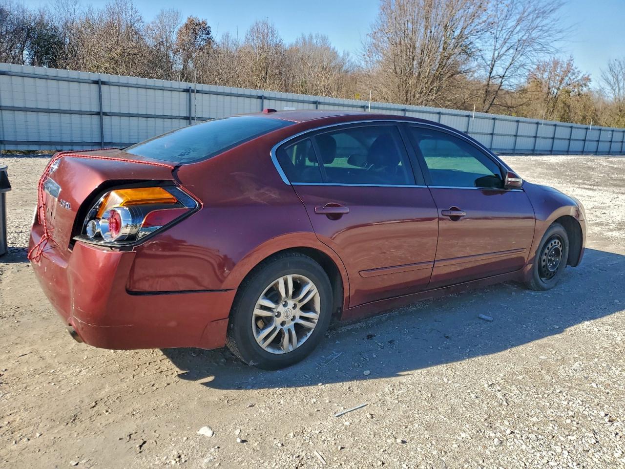 Nissan Altima Base Image 5