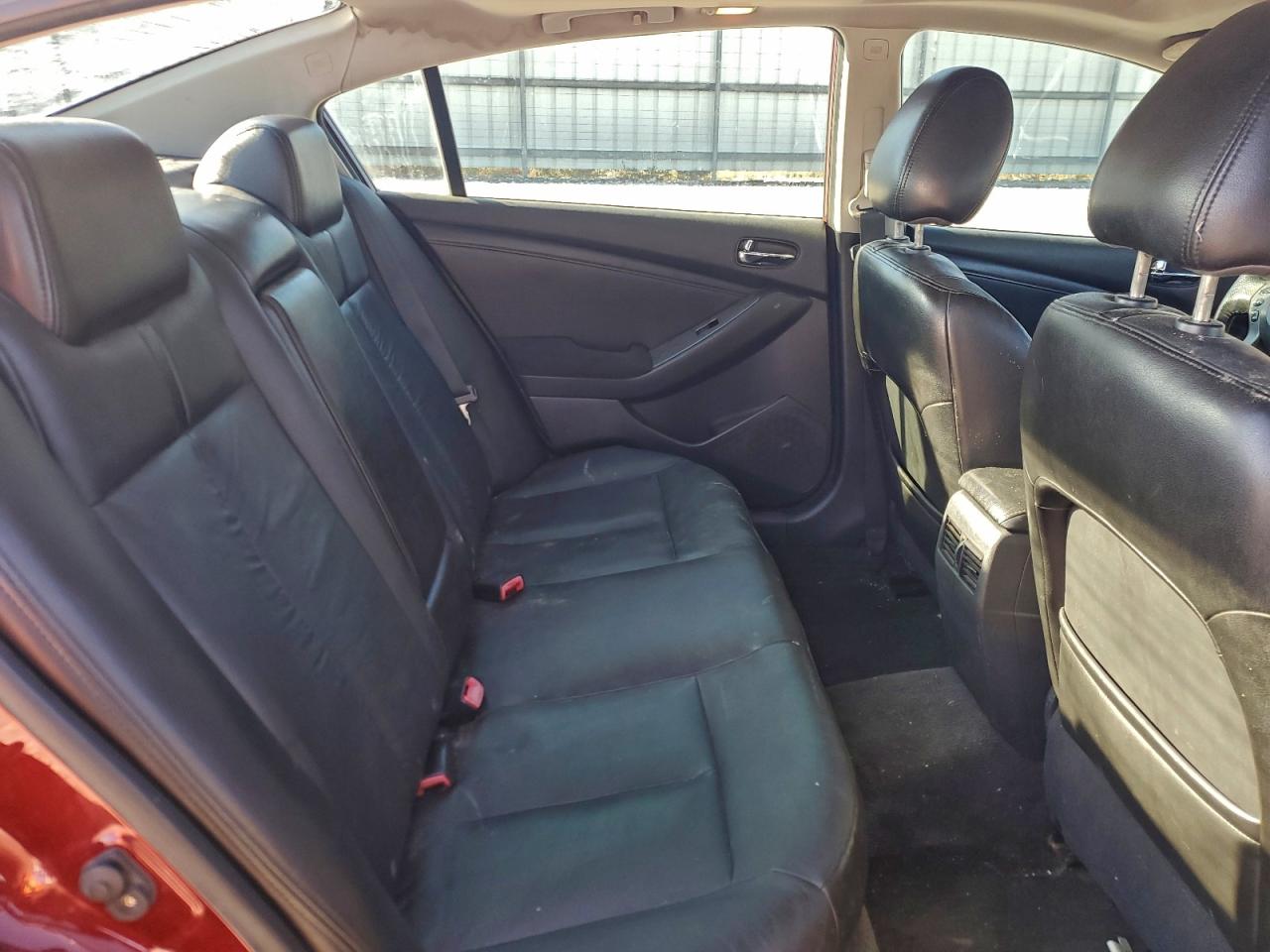 Nissan Altima Base Image 11