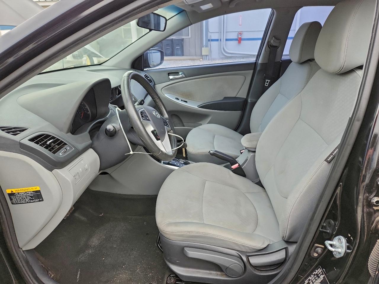 Hyundai ACCENT Gls Image 9