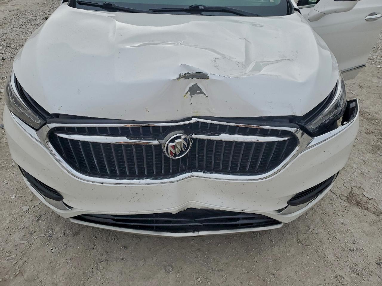 Buick Enclave Essence Image 2