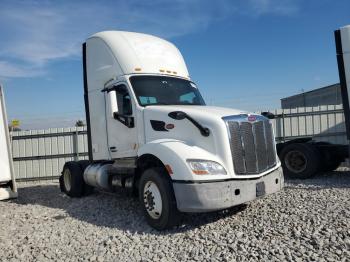  Salvage Peterbilt 579