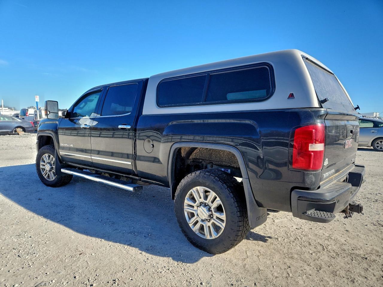 GMC Sierra K2500 Denali Image 2