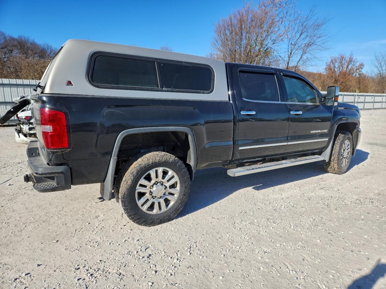 GMC Sierra K2500 Denali Image 7