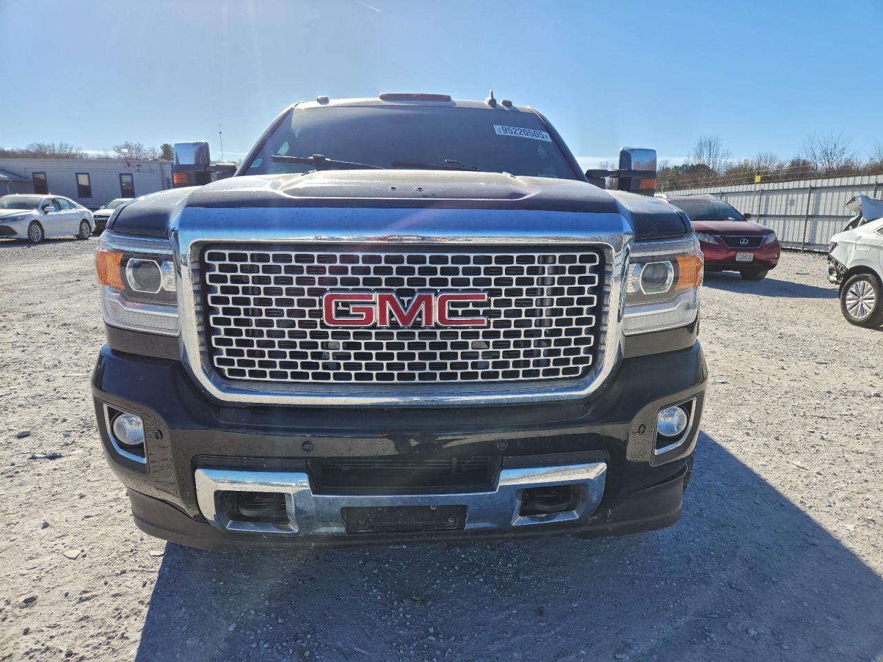 GMC Sierra K2500 Denali Image 11