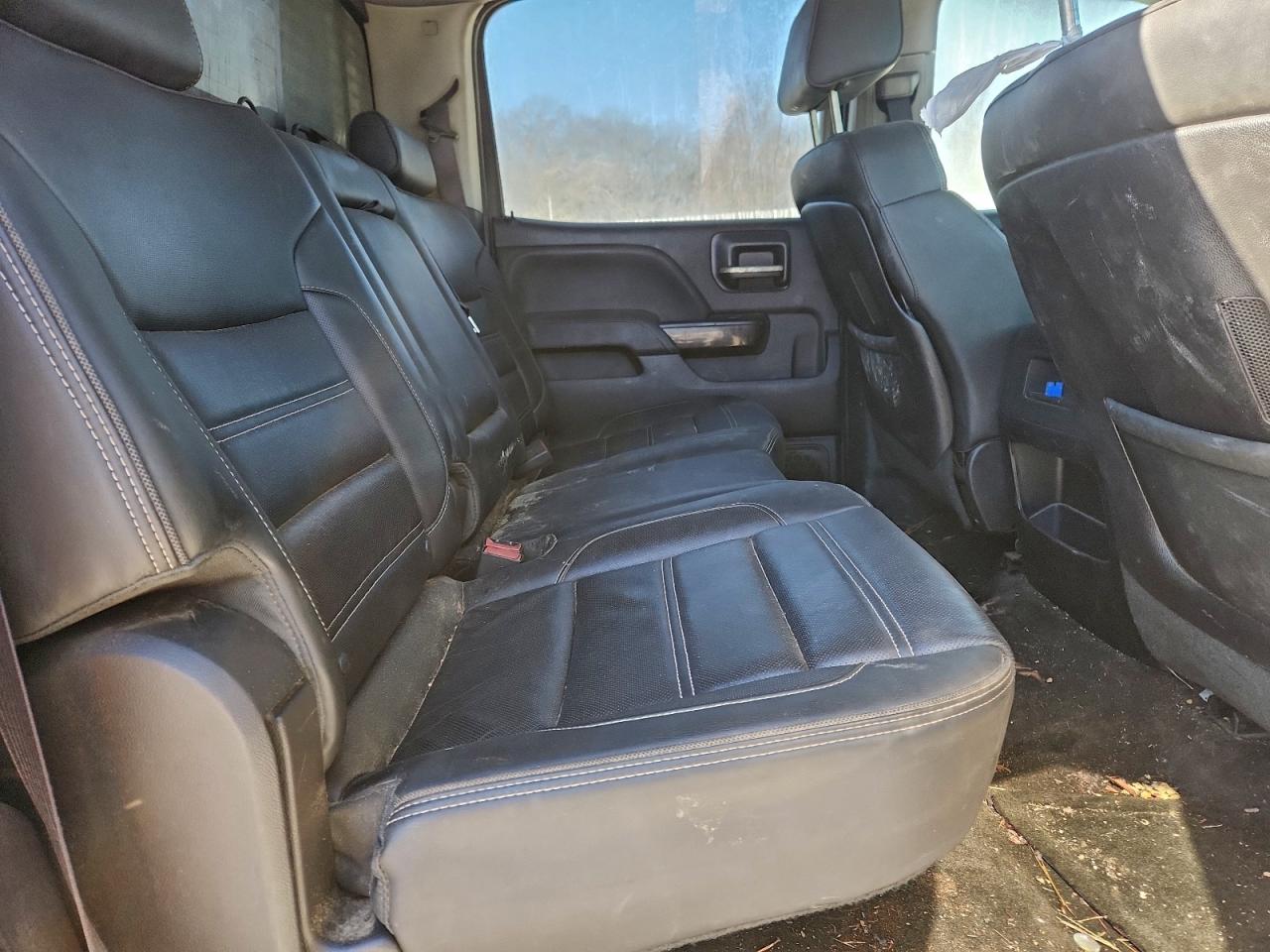 GMC Sierra K2500 Denali Image 5