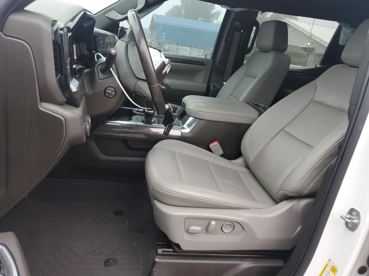 Chevrolet Silverado K1500 Ltz Image 4