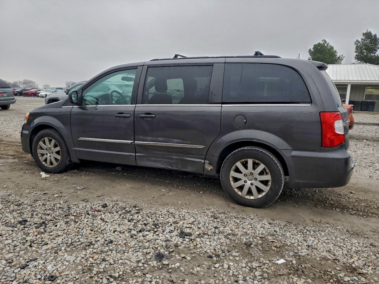 Chrysler Minivan Touring Image 6