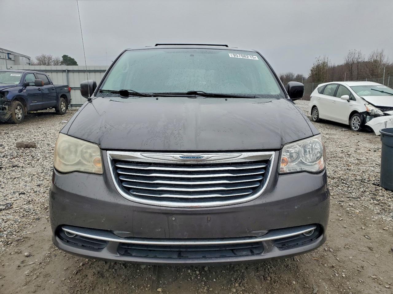 Chrysler Minivan Touring Image 9