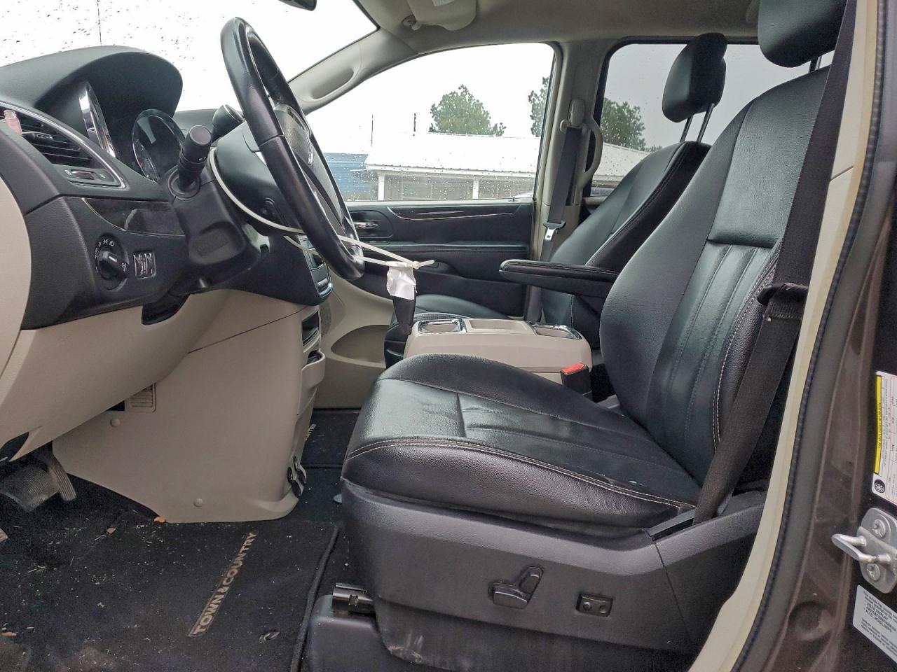 Chrysler Minivan Touring Image 5