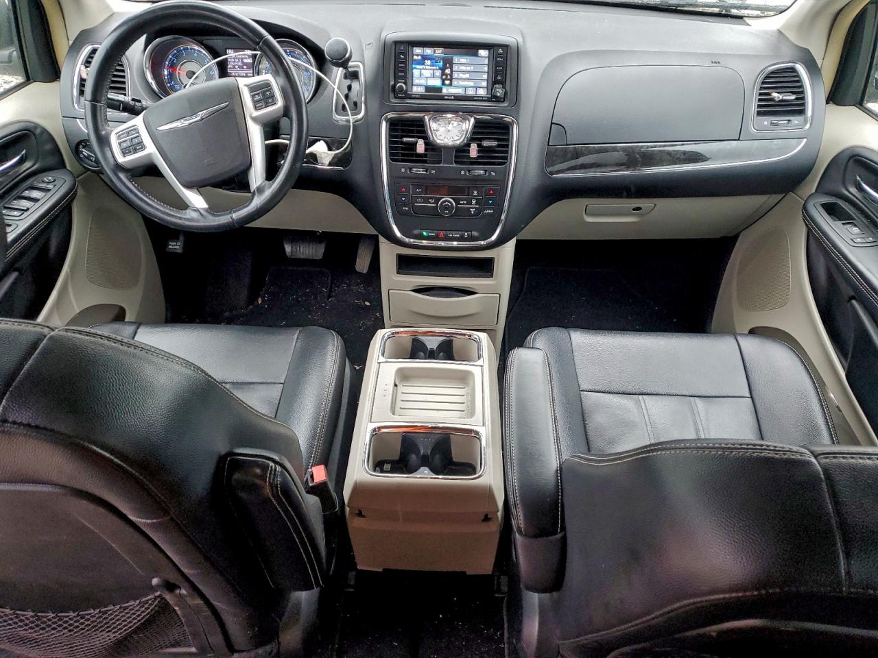 Chrysler Minivan Touring Image 12
