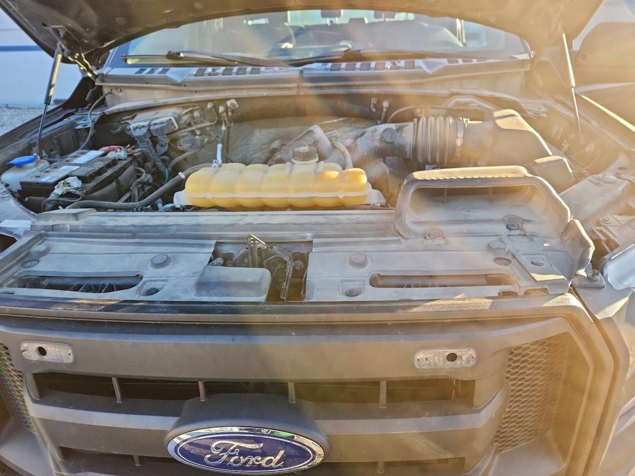 Ford F-150 Supercrew Image 11