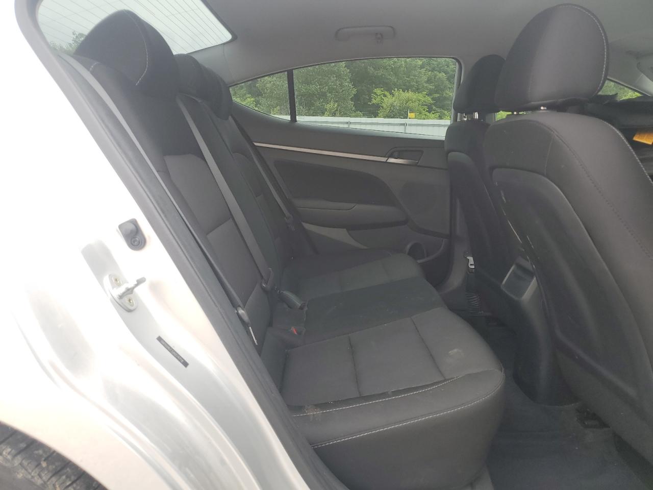 Hyundai ELANTRA Sel Image 9