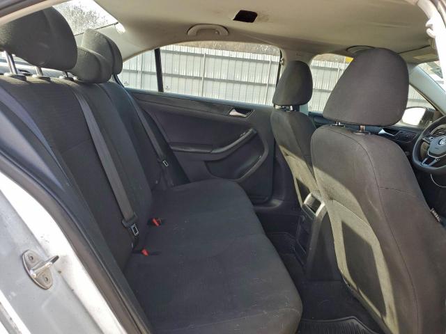 Volkswagen Jetta S Image 4