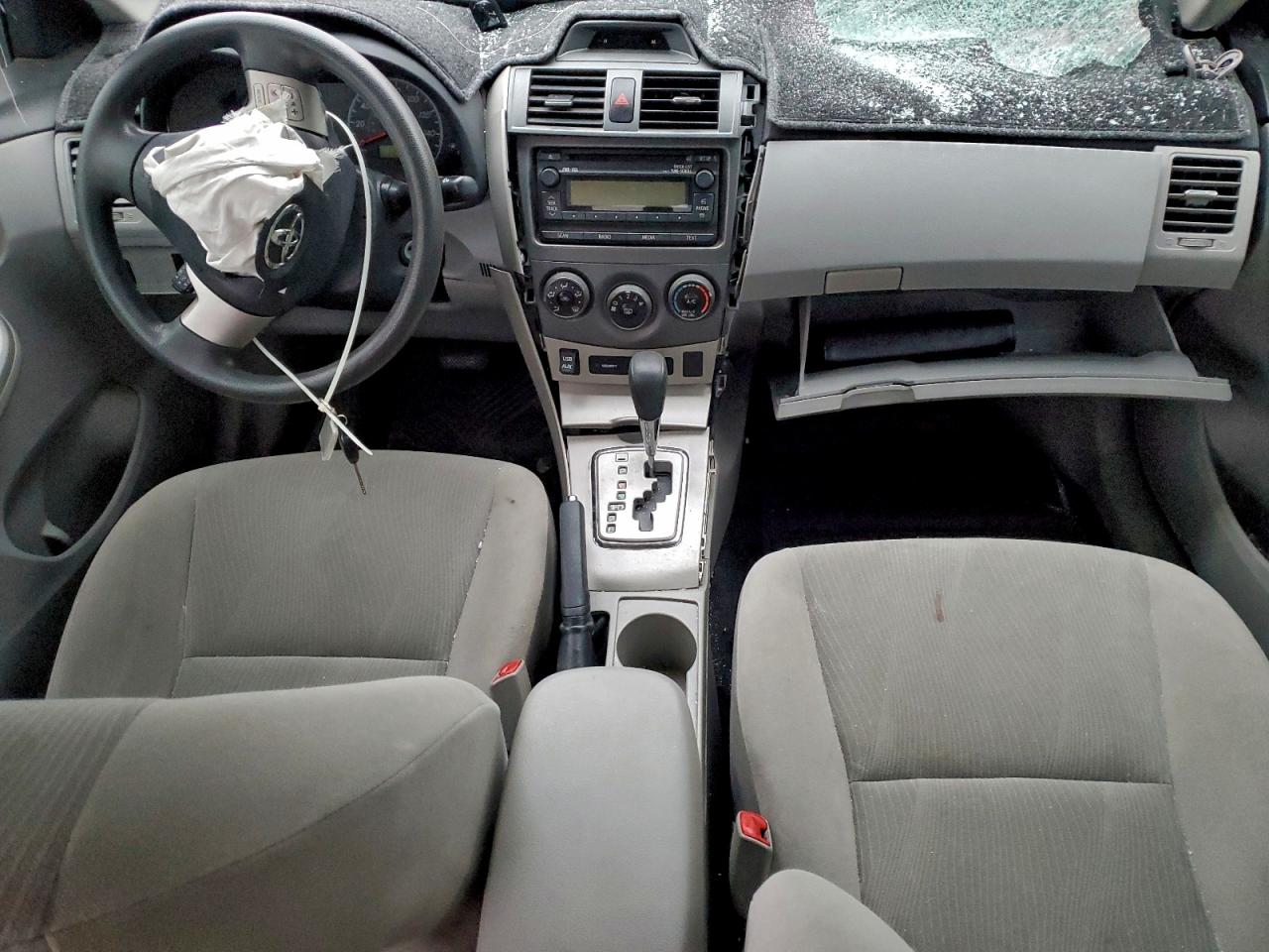 Toyota Corolla Base Image 12