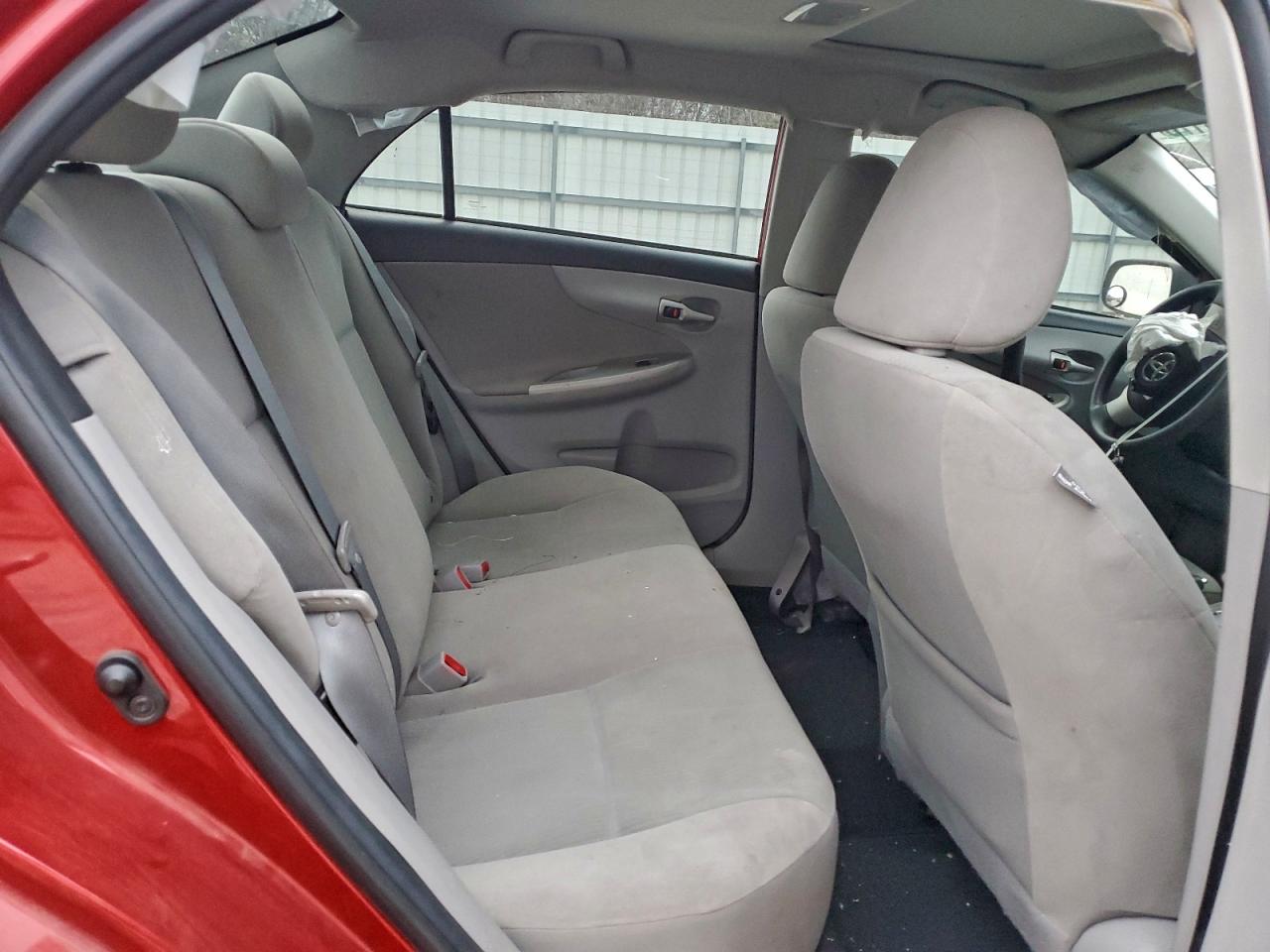 Toyota Corolla Base Image 11