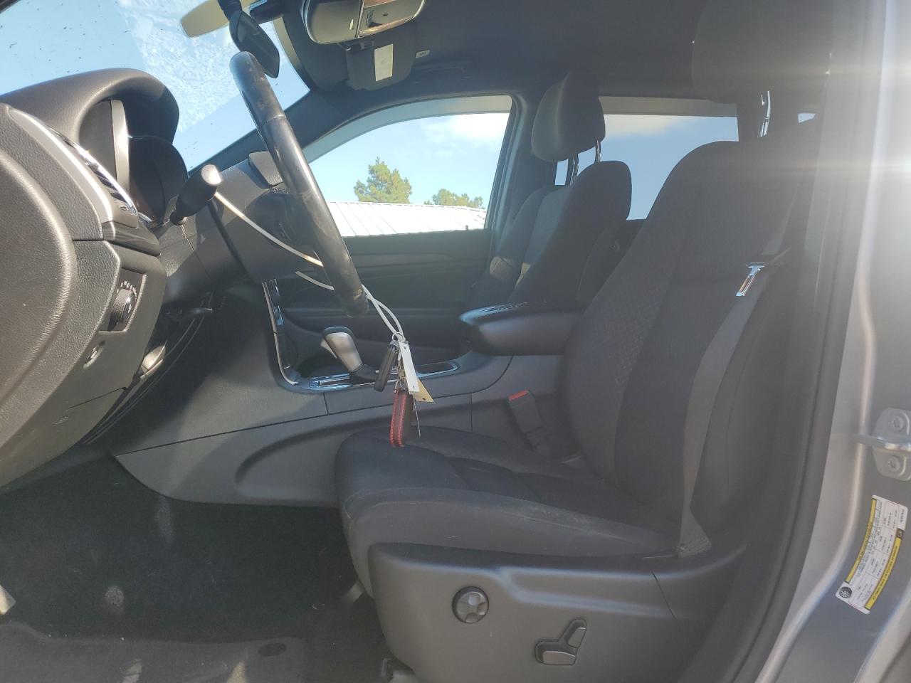 Jeep Grand Cherokee Laredo Image 9