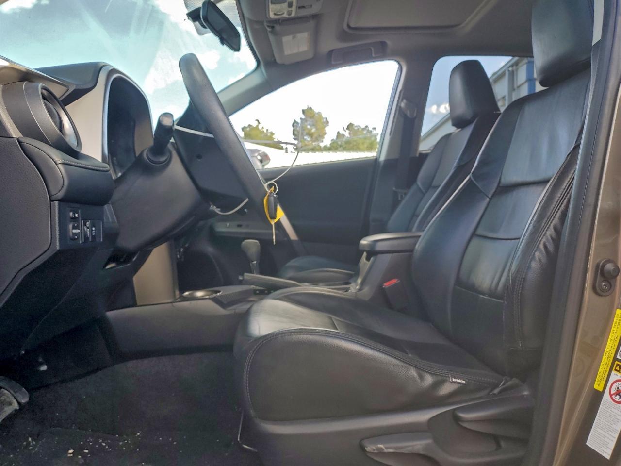 Toyota RAV4 Xle Image 7