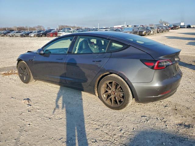 Tesla Model 3 Image 11