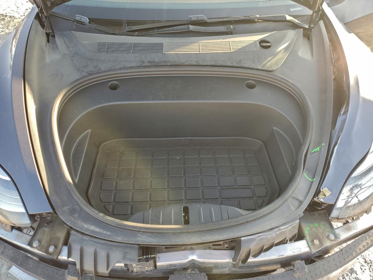 Tesla Model 3 Image 6