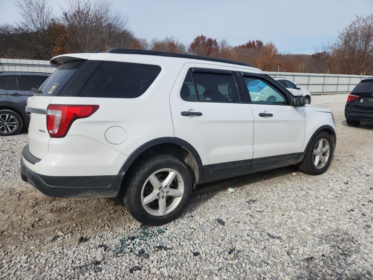 Ford Explorer Image 12