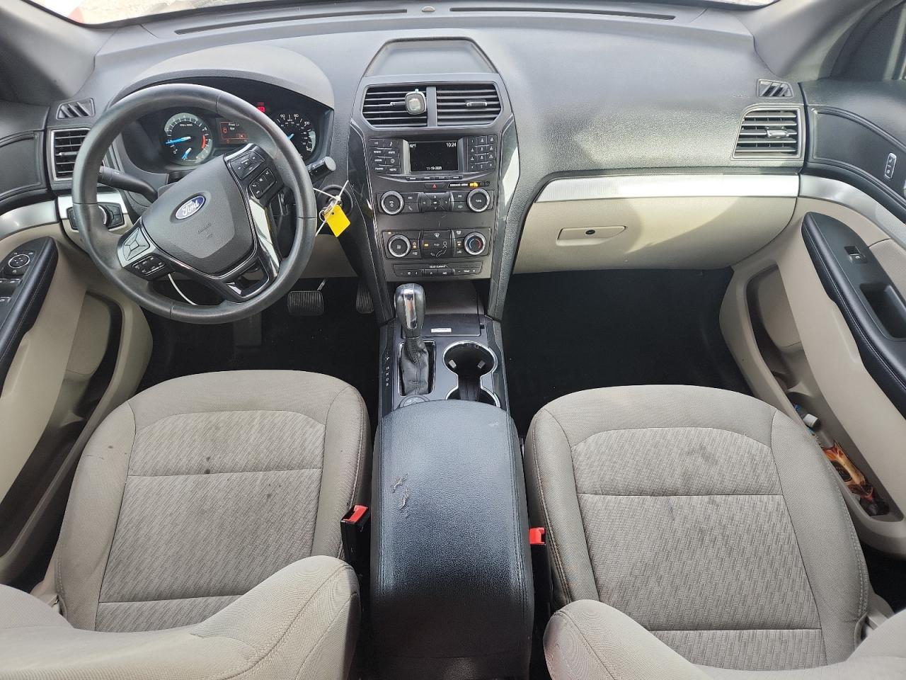 Ford Explorer Image 3