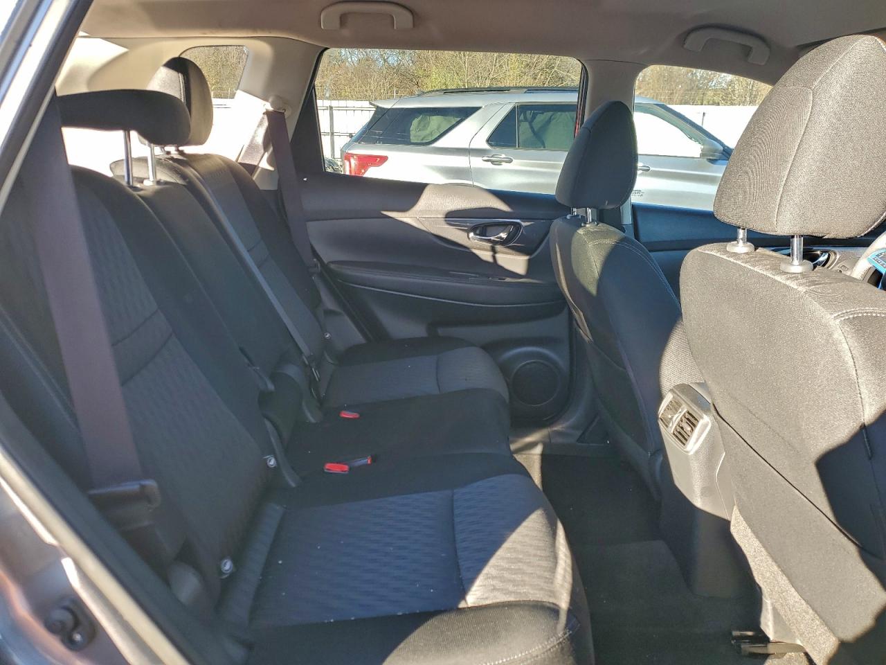 Nissan Rogue S Image 8