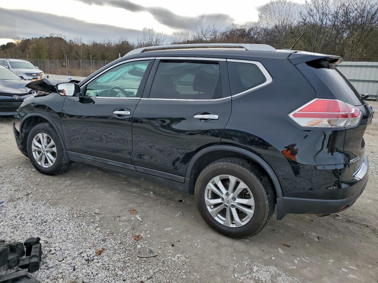 Nissan Rogue S Image 3