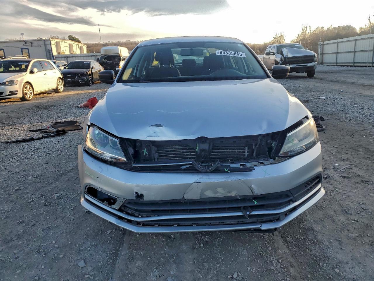 Volkswagen Jetta S Image 12