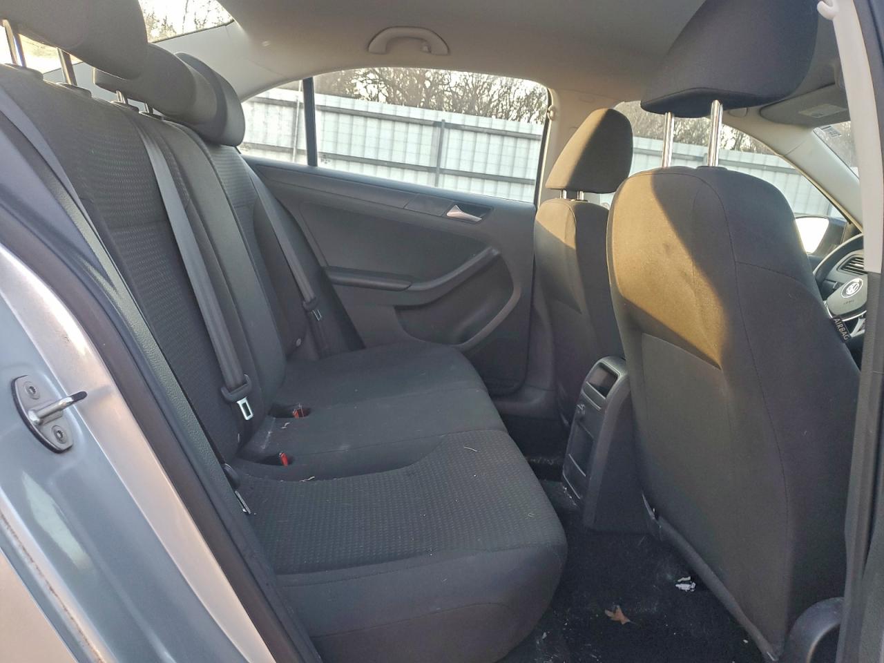 Volkswagen Jetta S Image 9