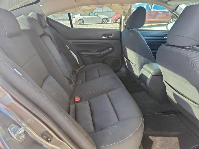 Nissan Altima S Image 10