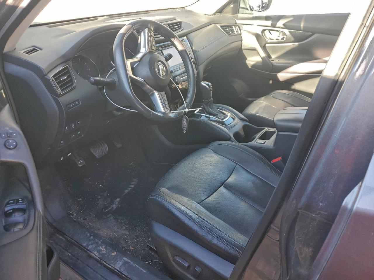 Nissan Rogue S Image 4