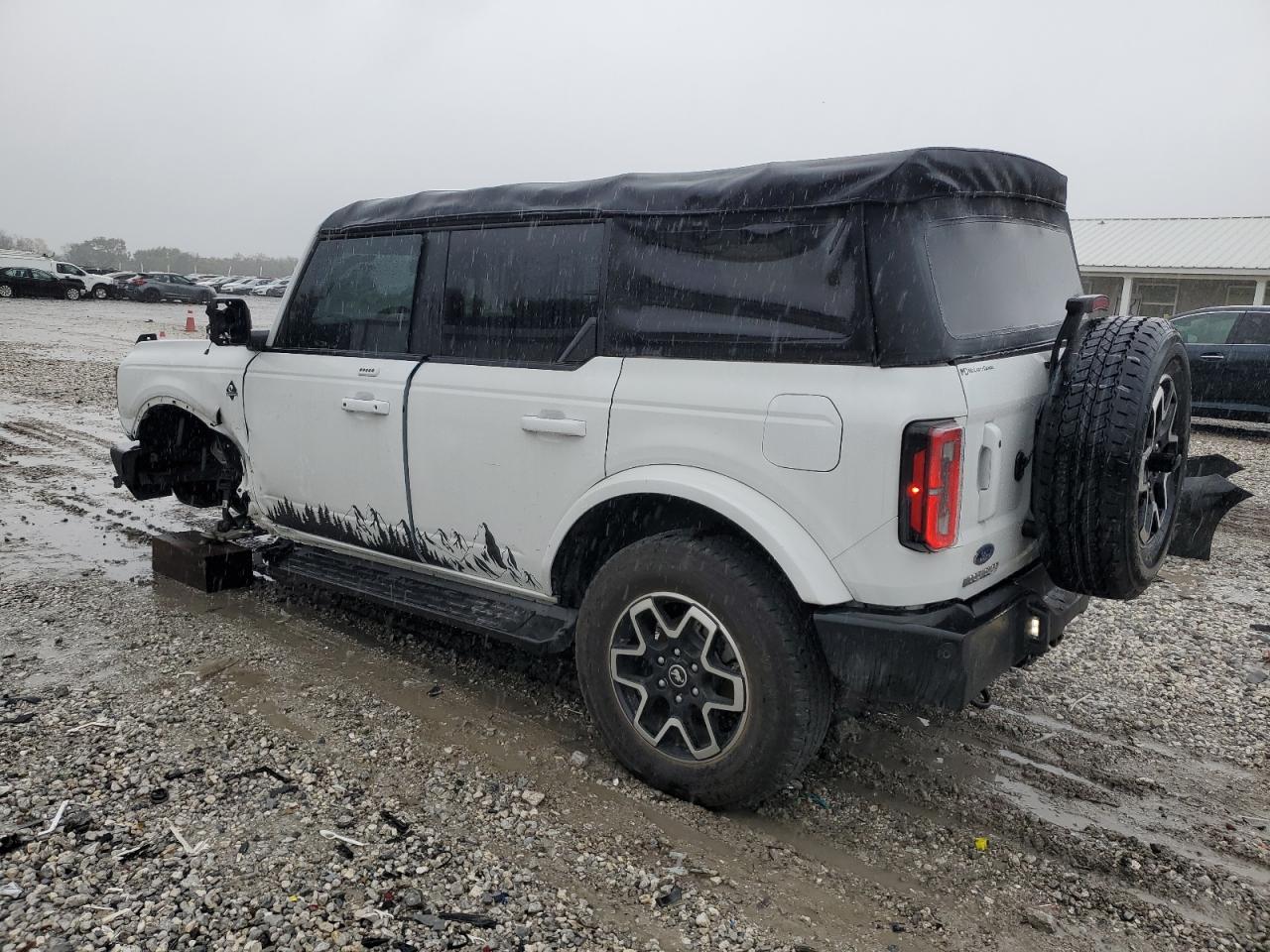 Ford Bronco Base Image 2