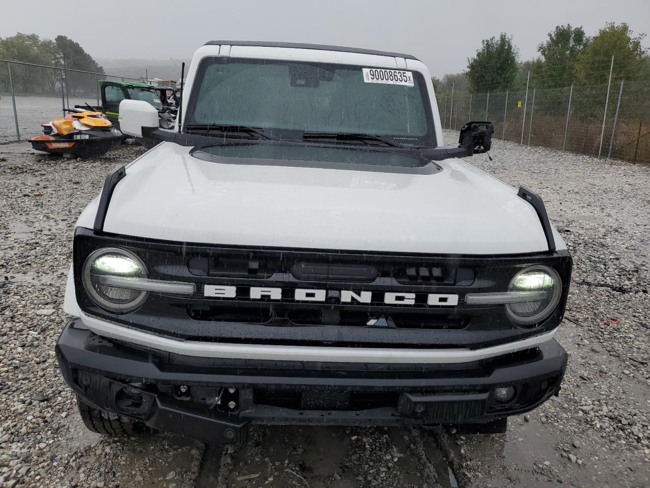 Ford Bronco Base Image 12