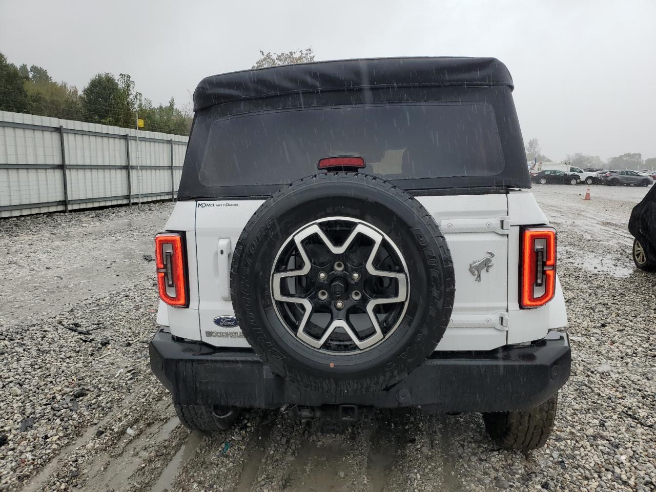 Ford Bronco Base Image 9