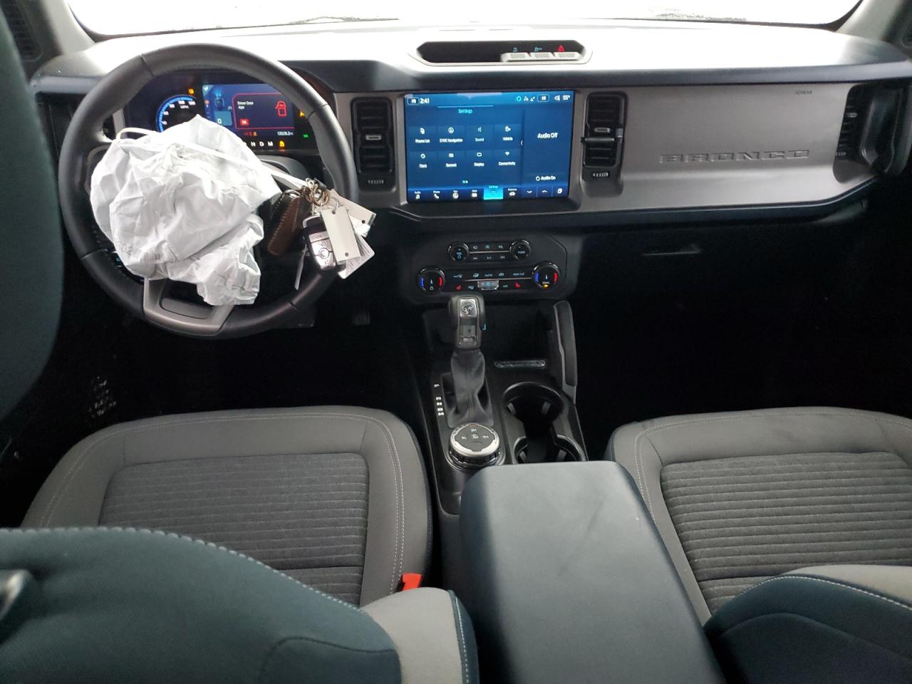 Ford Bronco Base Image 8