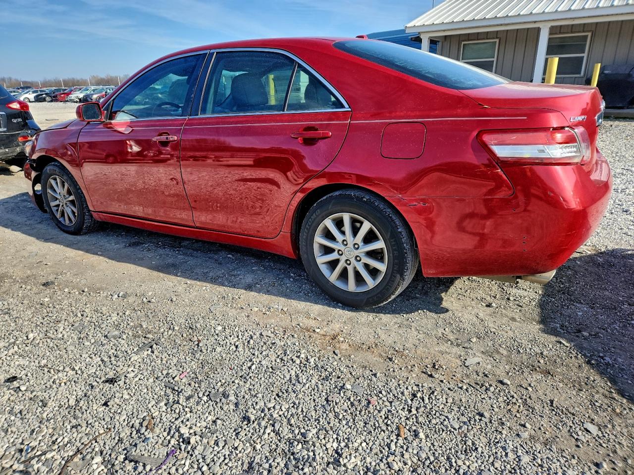 Toyota Camry Se Image 12