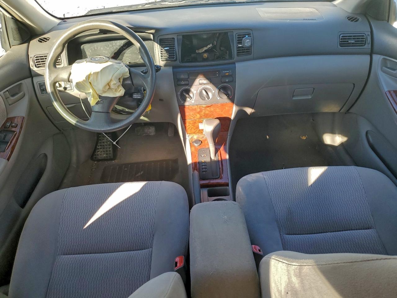 Toyota Corolla Ce Image 6