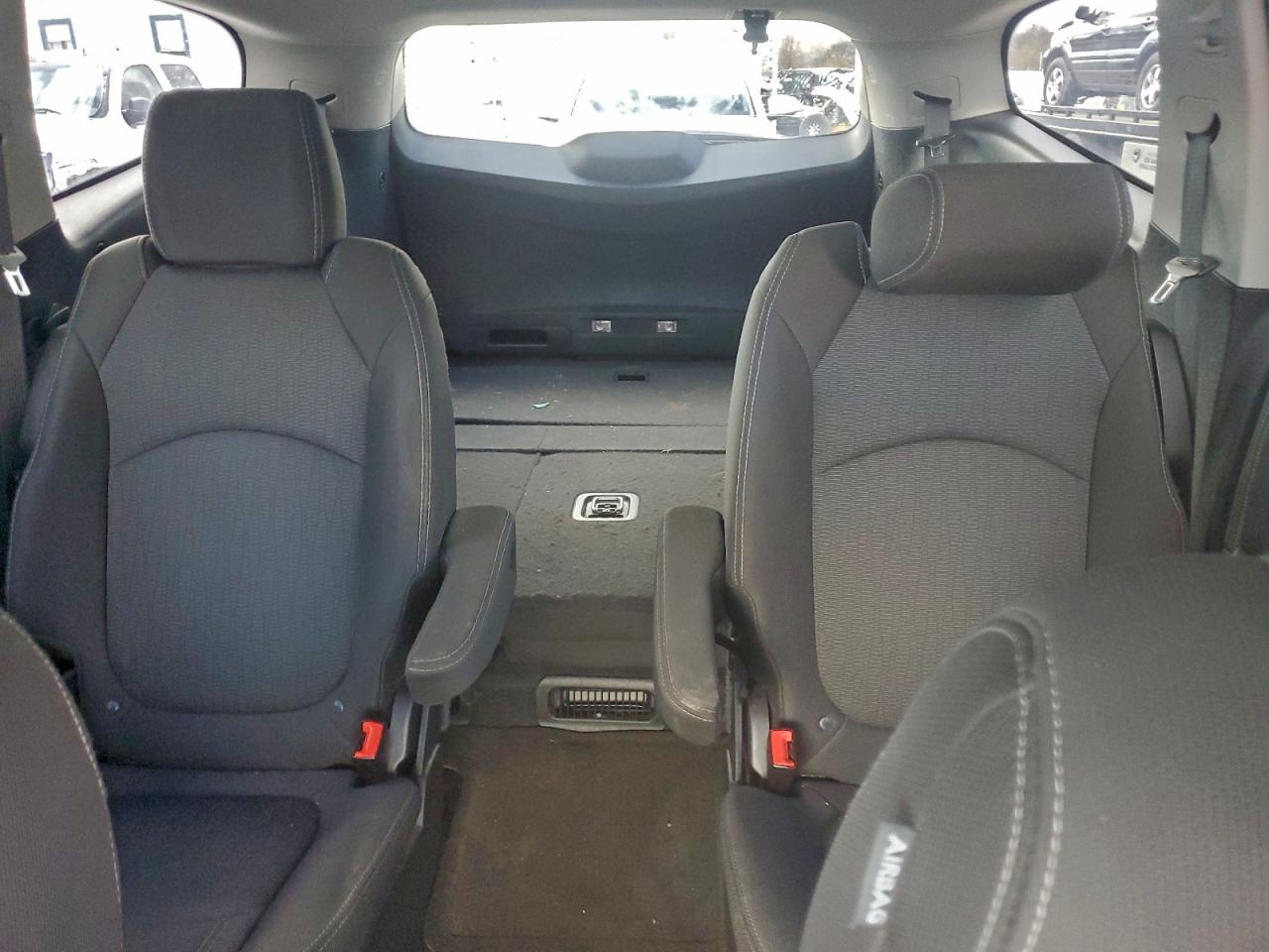 Chevrolet Traverse Lt Image 2