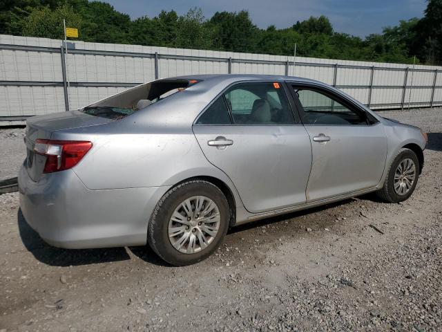 Toyota Camry Base Image 2