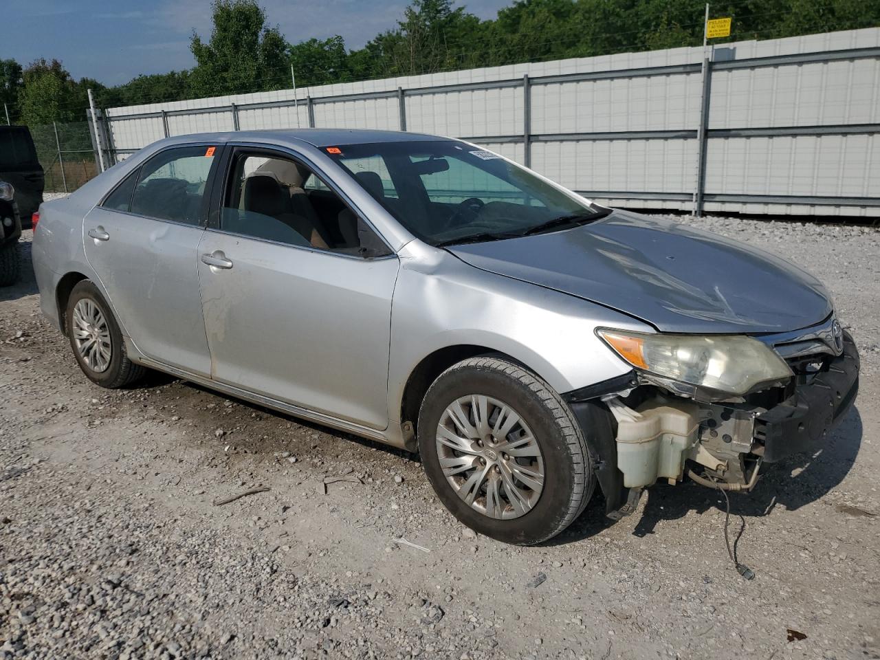 Toyota Camry Base Image 3