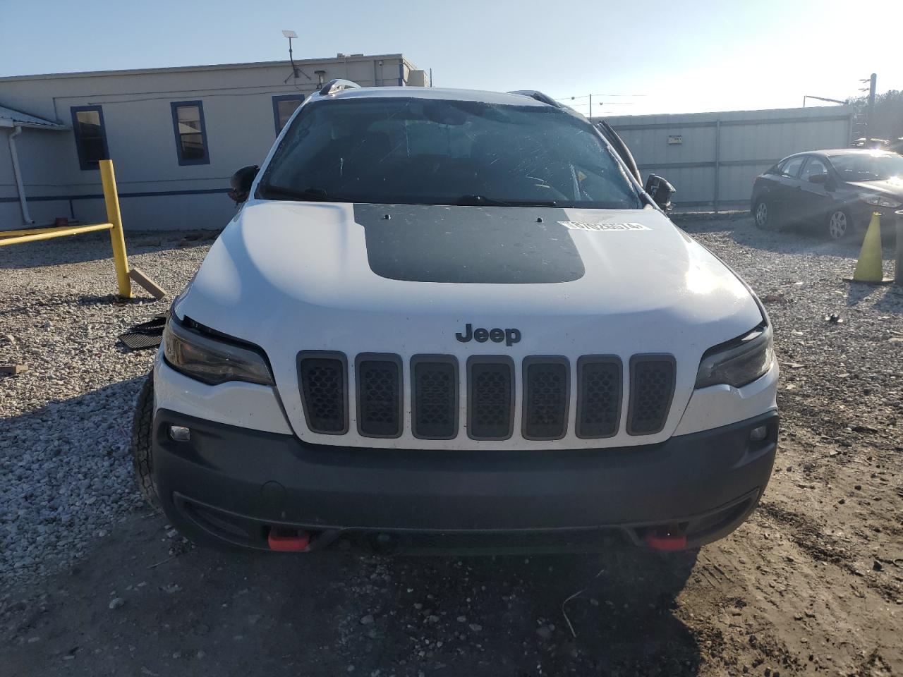 Jeep Cherokee Trailhawk Image 3