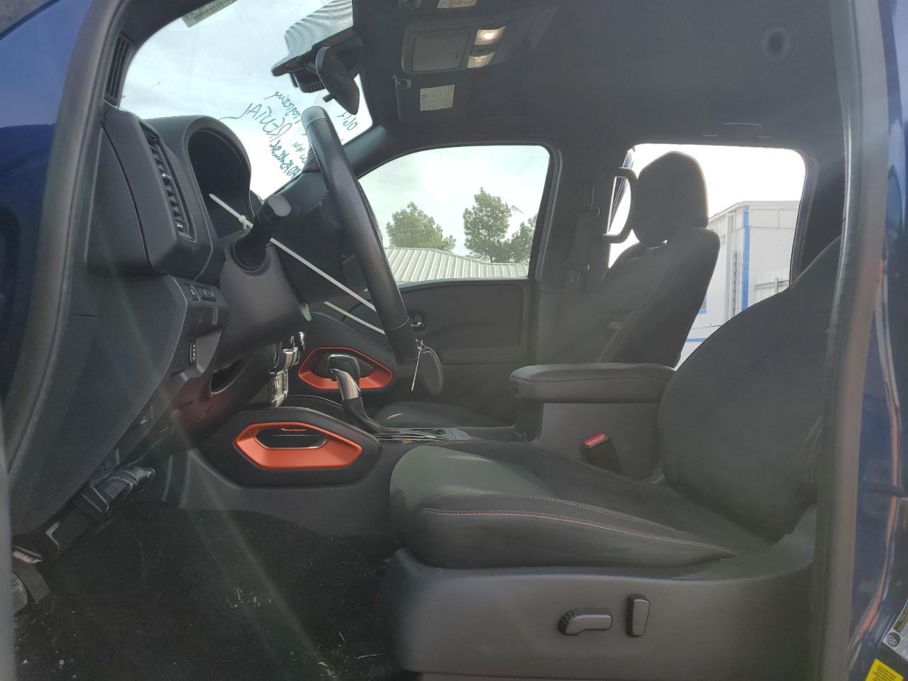 Nissan Frontier S Image 9