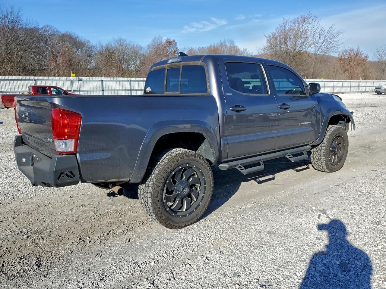 Toyota Tacoma Double Cab Image 2