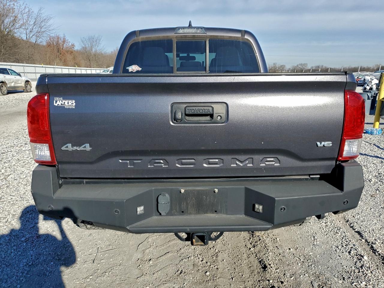 Toyota Tacoma Double Cab Image 11