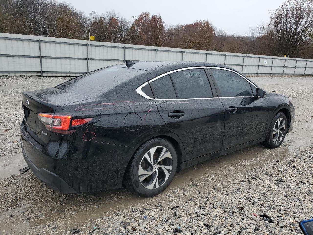 Subaru Legacy Premium Image 4