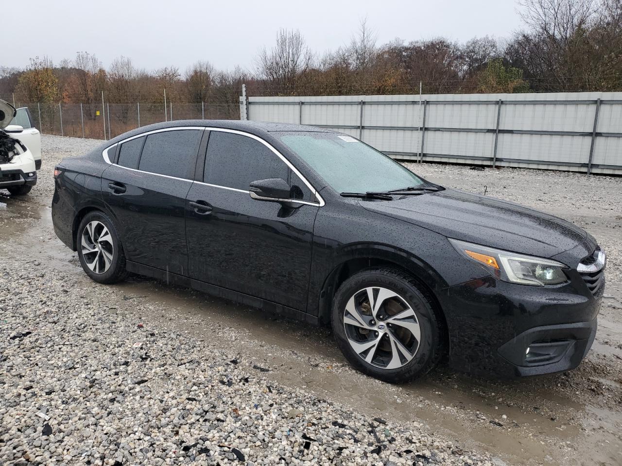 Subaru Legacy Premium Image 2