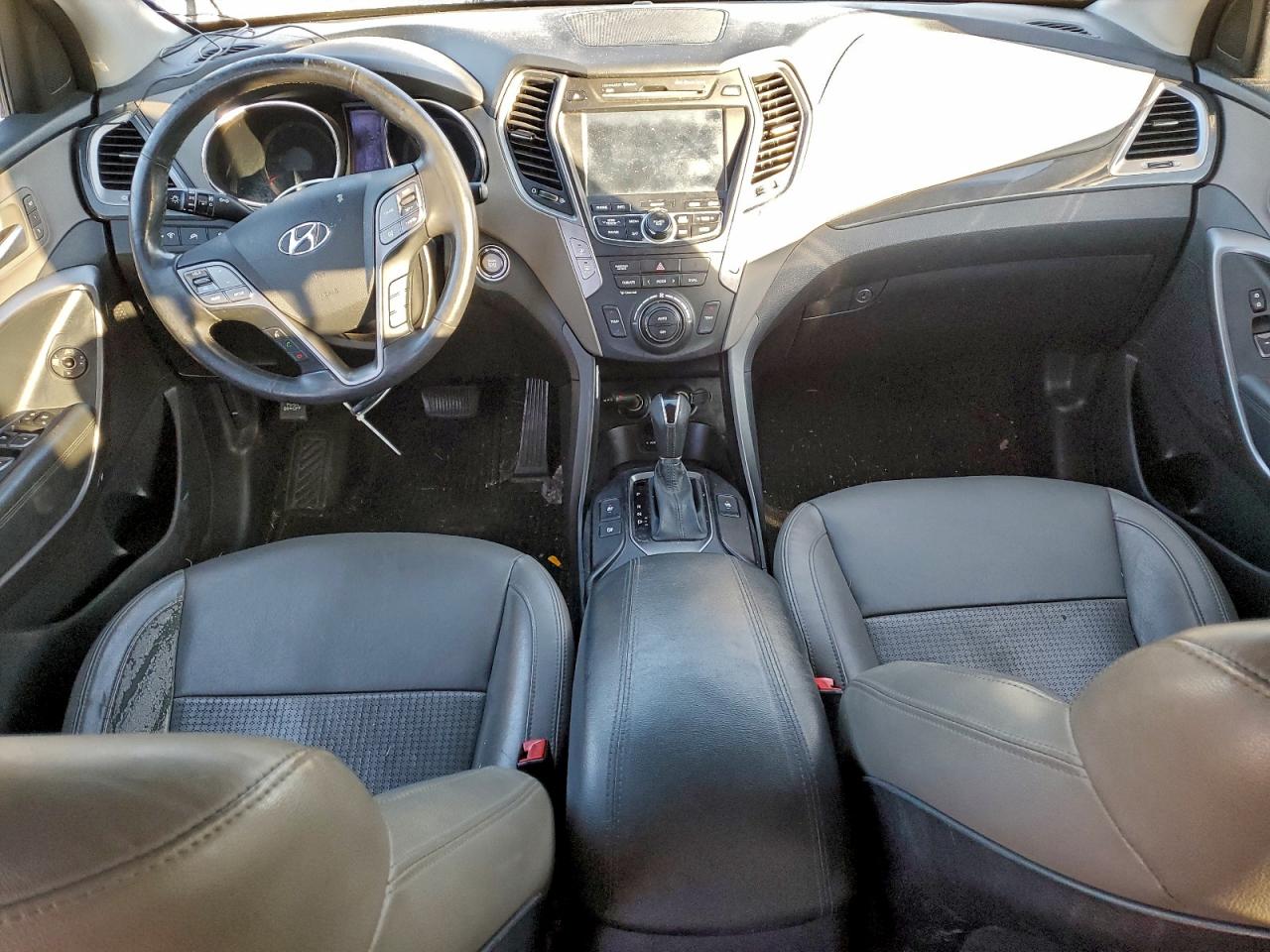 Hyundai SANTA FE Image 8