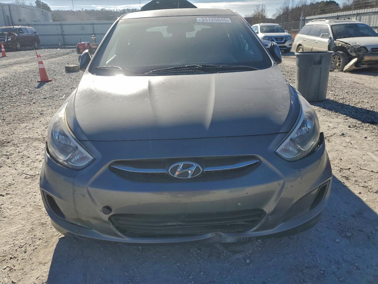 Hyundai ACCENT Se Image 2
